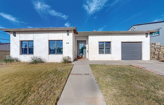 Gorgeous 3 bedrom, 2.5 bath home in West El Paso!