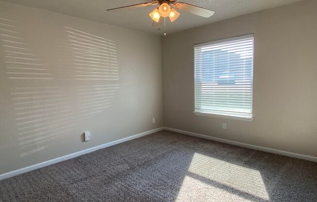 2 beds, 1 bath, 806 sqft, $1,095, Unit 190