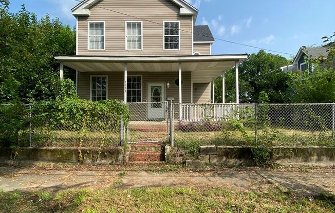 4 bedrooms, 2 bathrooms home available in September!!