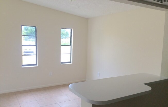 2 beds, 1 bath, $1,300