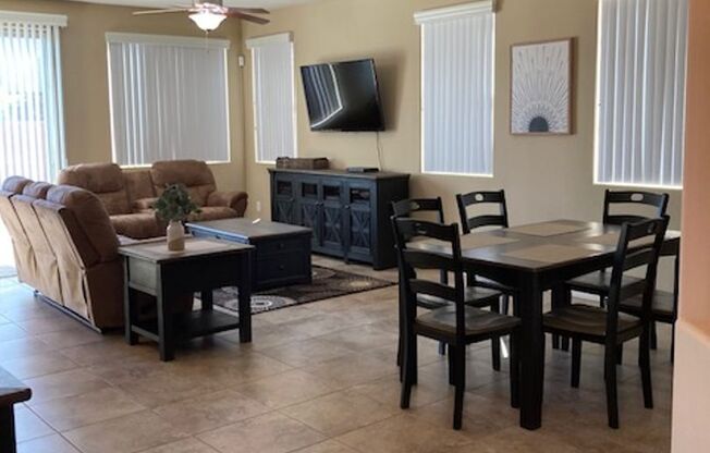 Highly Upgraded Snowbird Rental located in Laughlin!!