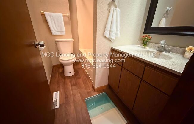 236-242 NW Woods Chapel Rd