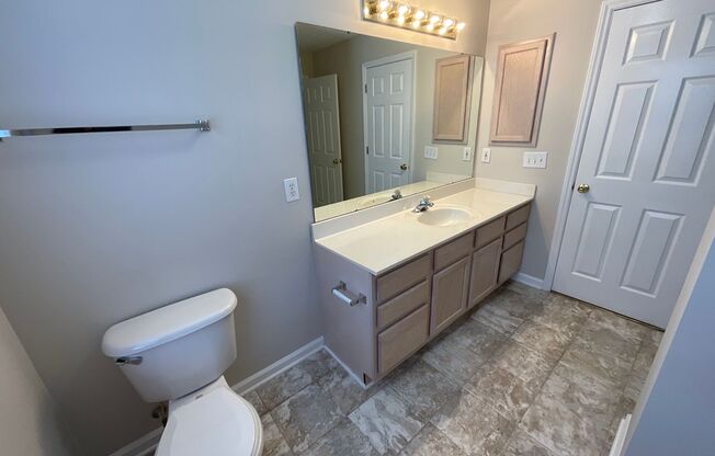 1 bed, 1 bath, 871 sqft, $1,225, Unit 2758-5