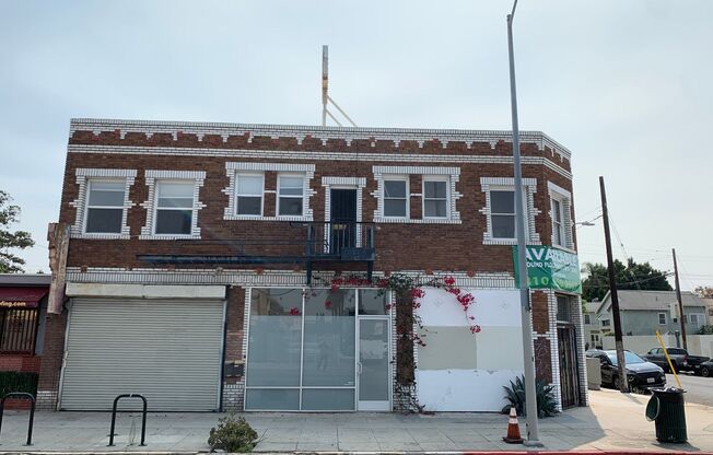 Charming Living in Historic West Adams at 1906 Cimarron Street