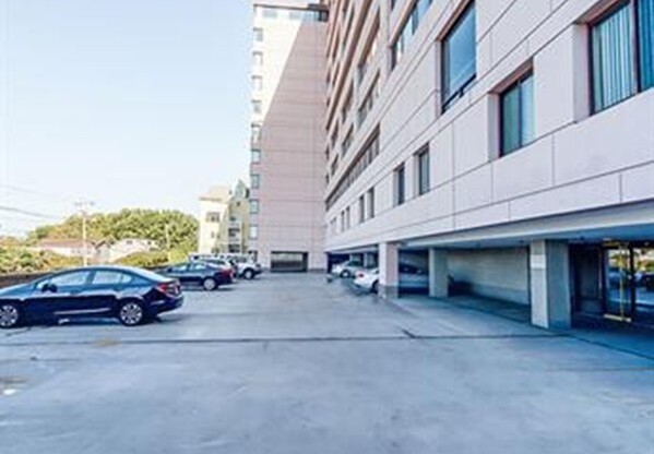 1 bed, 1 bath, 868 sqft, $2,800, Unit 11E