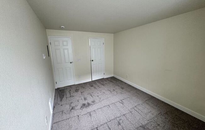 2 beds, 1 bath, 902 sqft, $2,075, Unit H201