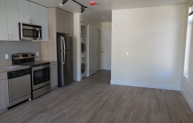 Studio, 1 bath, 430 sqft, $1,795, Unit 609