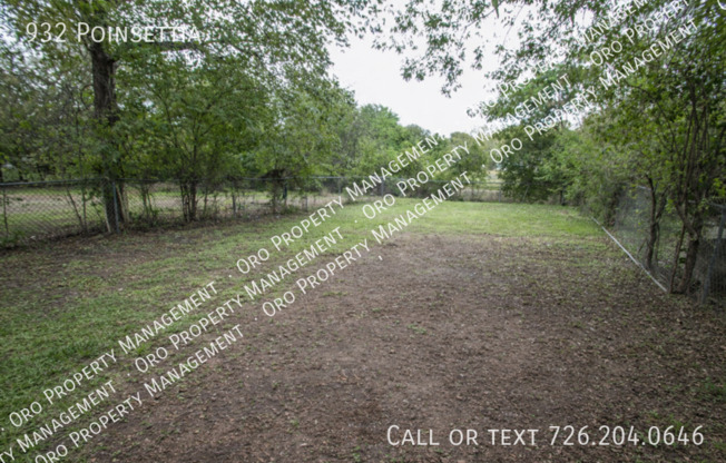 932 POINSETTIA
