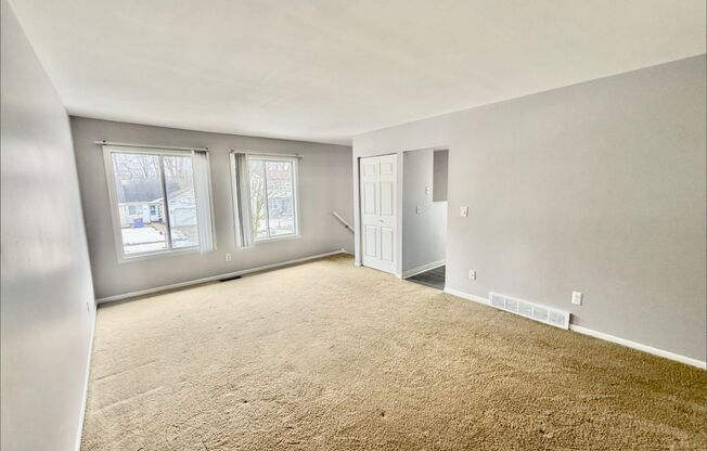 2081-2083 Shangrai La Dr SE