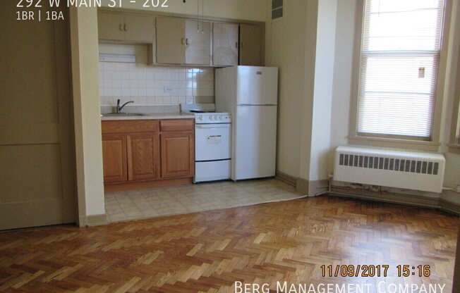292 W Main St