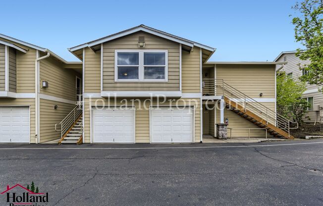 Bright & Comfortable Upper-Level Unit – Spacious, Practical, and Full of Charm!