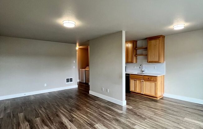 1 bed, 1 bath, $1,595, Unit 04