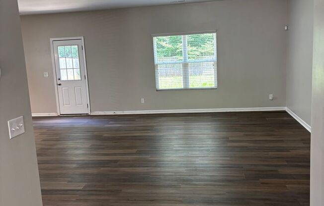 Four Bedroom Home In Mineral Springs/University Area