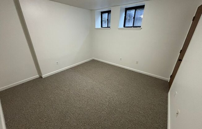 3 beds, 1 bath, 810 sqft, $1,690, Unit 732 S. Millvale Ave. #C2