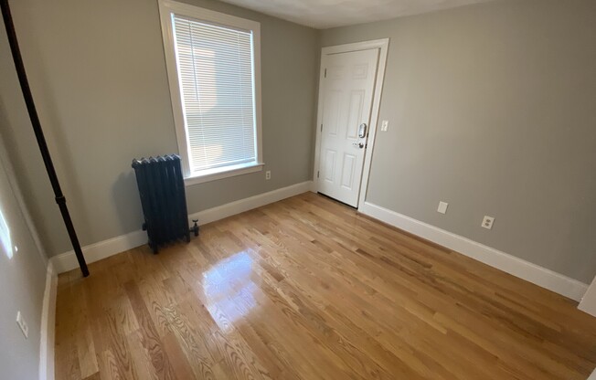 2 beds, 1 bath, $3,600, Unit A