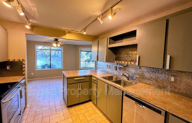 923 PERSHING AVE