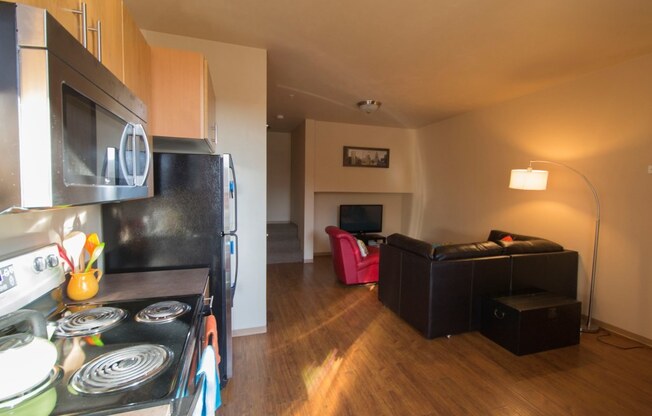 2 beds, 2.5 baths, 1,285 sqft, $1,600, Unit 02
