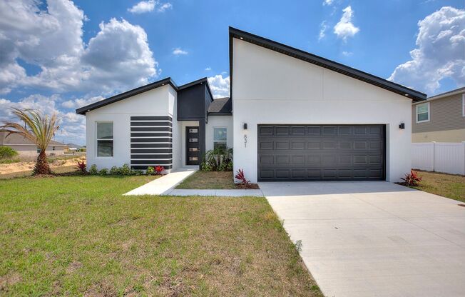Newly Built Home! Modern, energy efficient home with ALL of the upgrades! FENCED IN YARD
