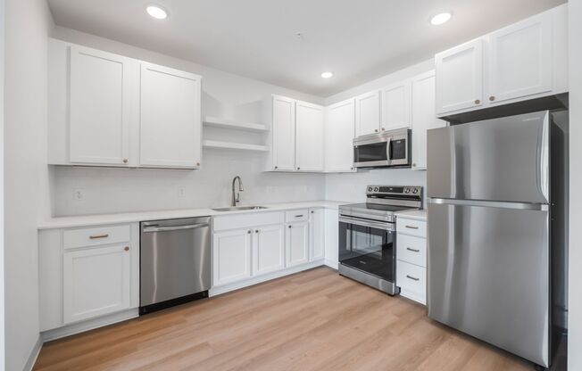 2 beds, 2 baths, 965 sqft, $1,600, Unit 332