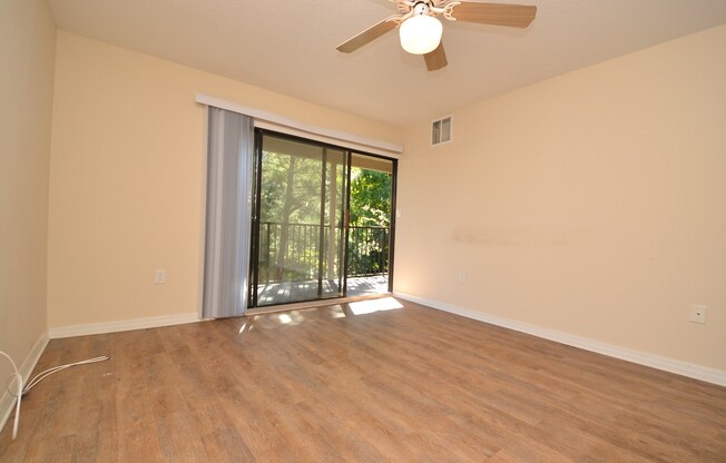 Lovely Winter Springs Condo ~ Vinyl Plank Flooring and Large Screened Patio!