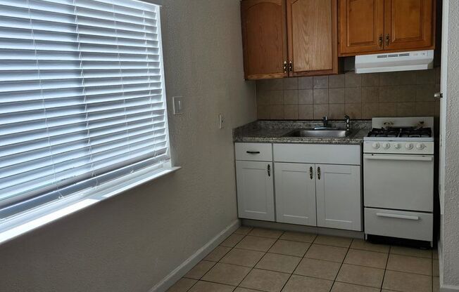 1 bed, 1 bath, 525 sqft, $1,550, Unit 16