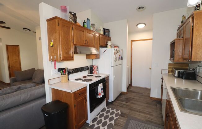 3 beds, 2 baths, $1,650