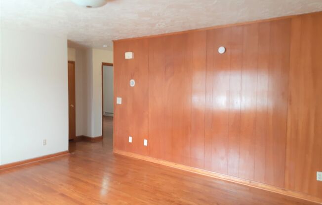 2 beds, 1 bath, 903 sqft, $1,210, Unit E-3