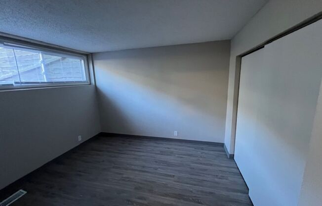 2 beds, 1 bath, $1,045, Unit 2569IRB