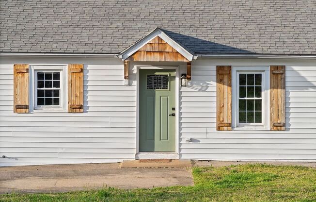 2 Bedroom Pet Friendly Home For Rent Near Madison Street!