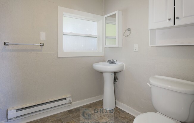 2 beds, 1 bath, $2,195