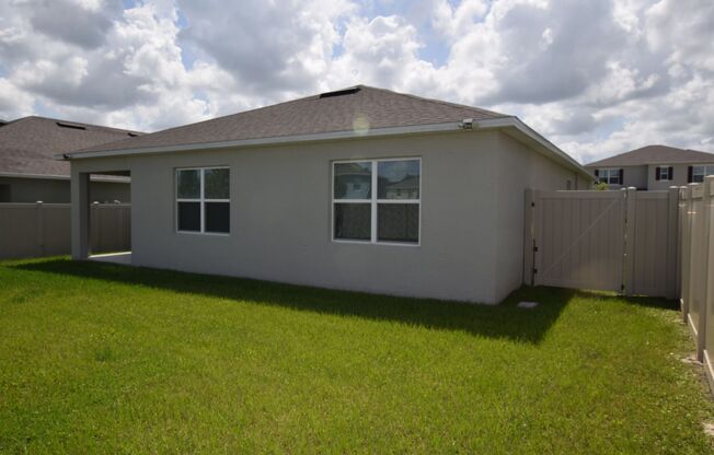 4 Bedroom, 2 bath Single Family Home at 5215 Mahogany Drive, Mount Dora, FL 32757