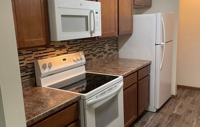 3 beds, 1 bath, 1,040 sqft, $1,695, Unit 3172-303