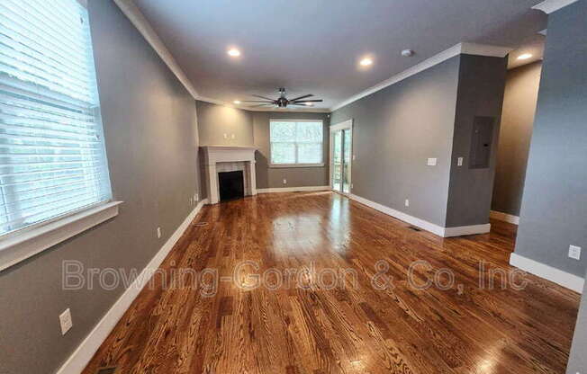 1036 B 40 AVE N