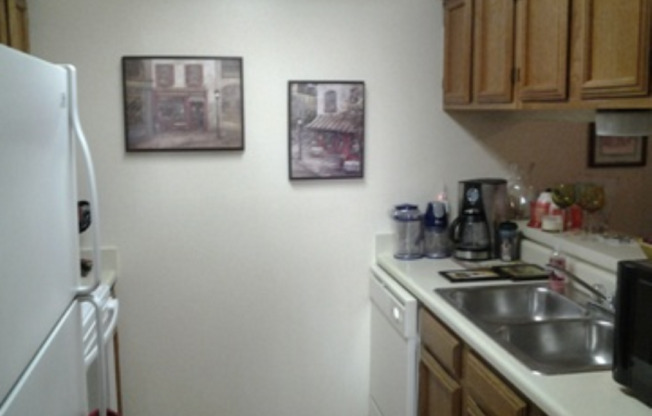 2 beds, 2 baths, 810 sqft, $1,125, Unit 302