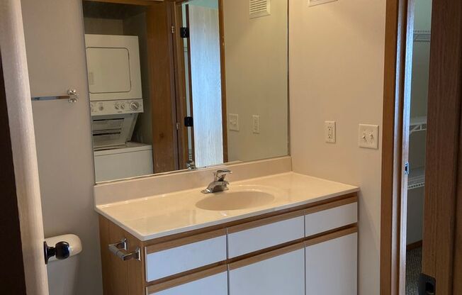 1 bed, 1 bath, 725 sqft, $954, Unit 322E
