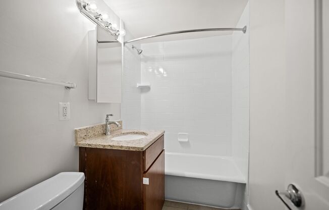 1 bed, 1 bath, 650 sqft, $1,899, Unit 811-403