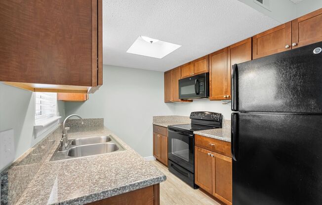 2 beds, 1.5 baths, $1,400, Unit Unit B