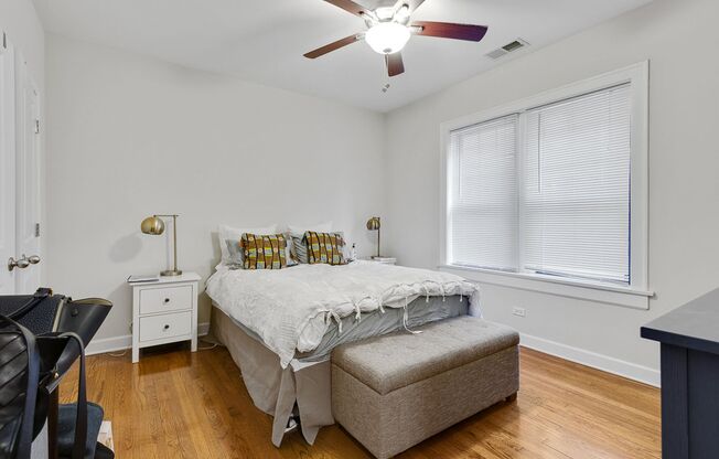 3 beds, 1 bath, 1,240 sqft, $3,450, Unit 1819L-1