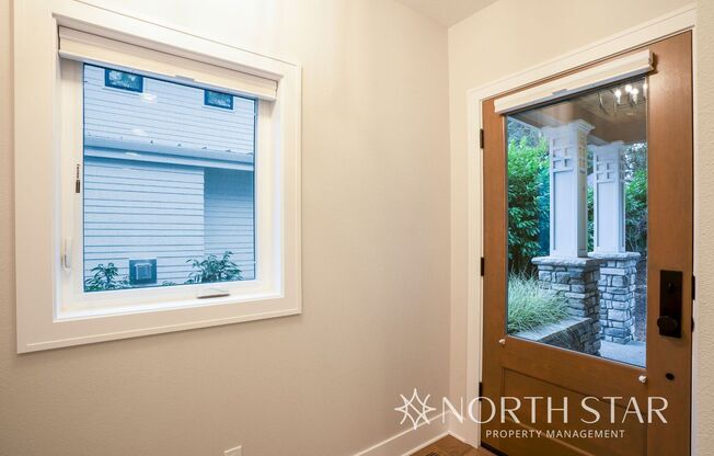 Newer Duplex in the Heart of Lake Oswego.