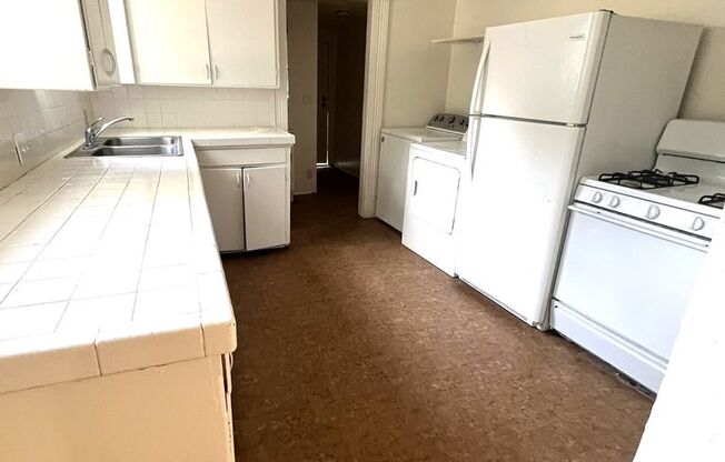 Available Now! 4/2 Walking Distance to CSU Chico and Downtown