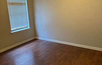 3 beds, 2 baths, 1,100 sqft, $1,300