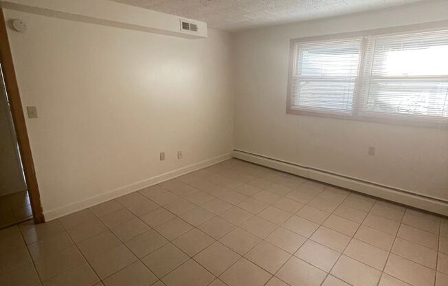 2 beds, 1 bath, 903 sqft, $1,110, Unit D-6