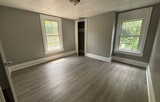 3 beds, 1 bath, $1,800, Unit UNIT 2