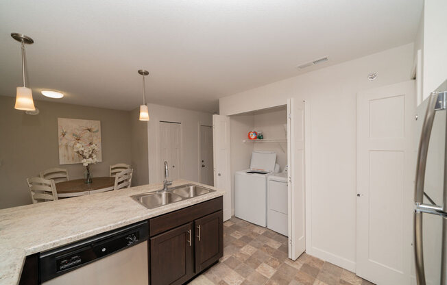 Kitchen With Dining and Washer Dryer Set at Strathmore Apartment Homes, Iowa, 50266