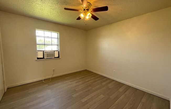 2 beds, 1.5 baths, $695, Unit P-3