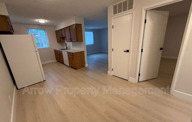 515 W Saunders Ave