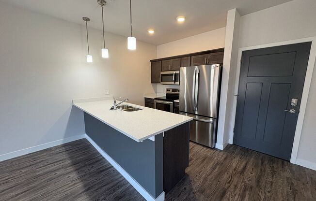 2 beds, 2.5 baths, 1,332 sqft, $2,105, Unit 4888-323