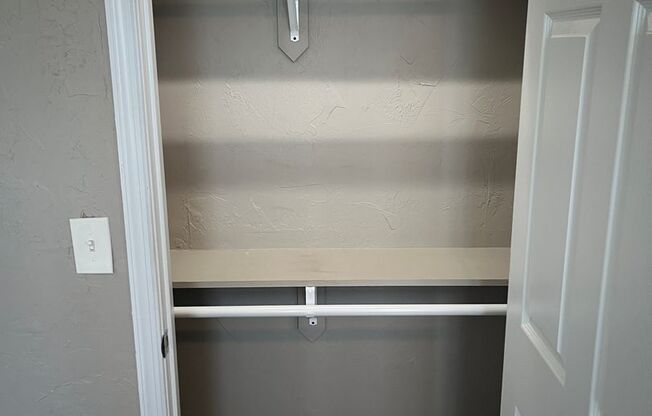 2 beds, 1 bath, 939 sqft, $1,250