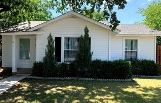 Amazing 3 Bed, 2 Bath Rental in Desirable Oakhurst Subdivision of Fort Worth- 76111