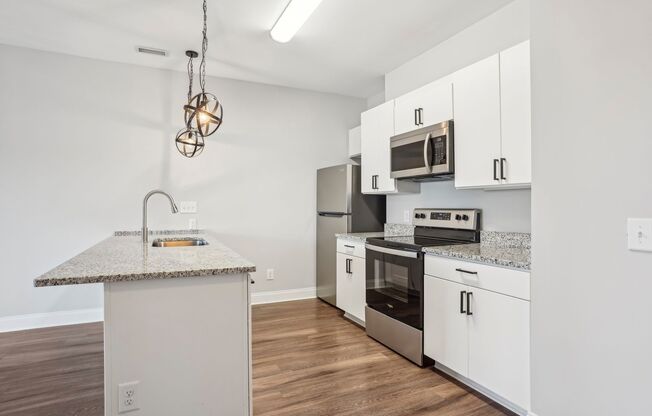 1 bed, 1 bath, 740 sqft, $1,599, Unit 600 - 3G